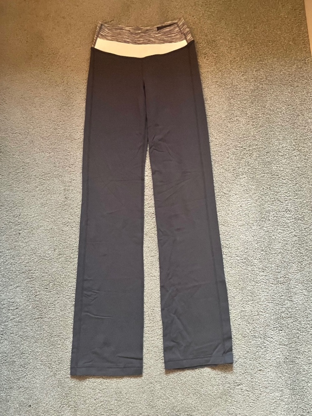 Lululemon original style groove pant, gray, size 4 long